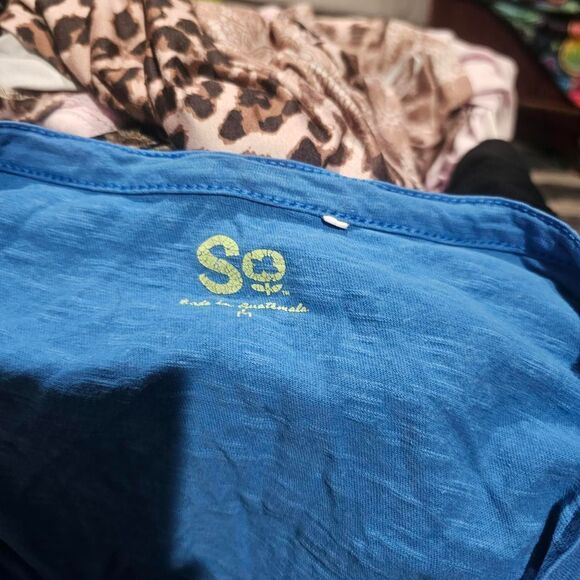 Vintage y2k Blue v neck grunge form fit tee - Picture 4 of 5